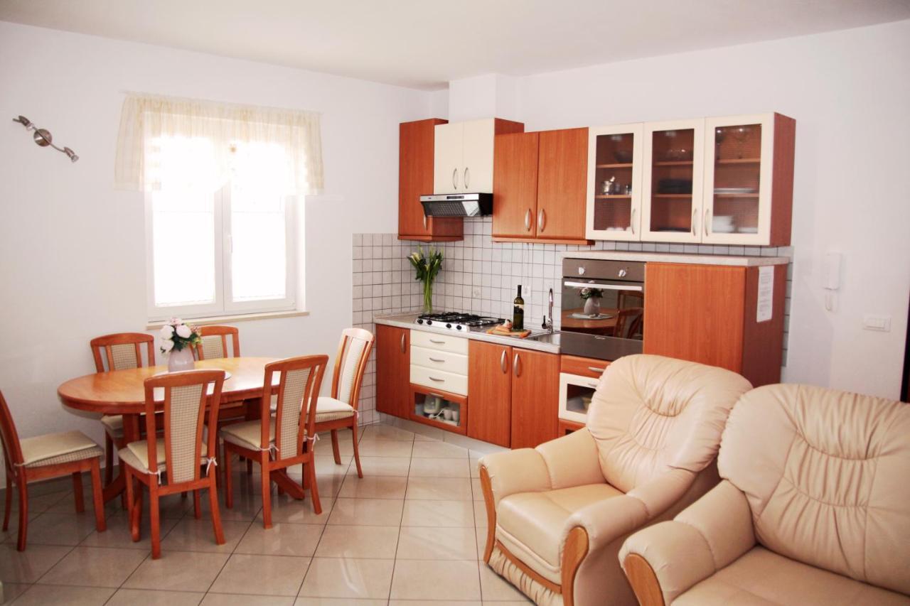 Apartment Matika, Terrace Apartment 10 Minutes Walk From Center Rovinj Eksteriør billede