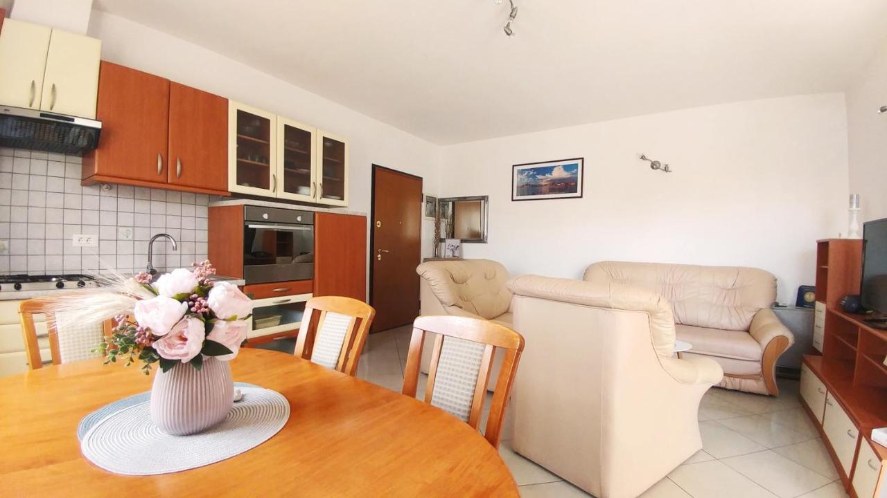 Apartment Matika, Terrace Apartment 10 Minutes Walk From Center Rovinj Eksteriør billede